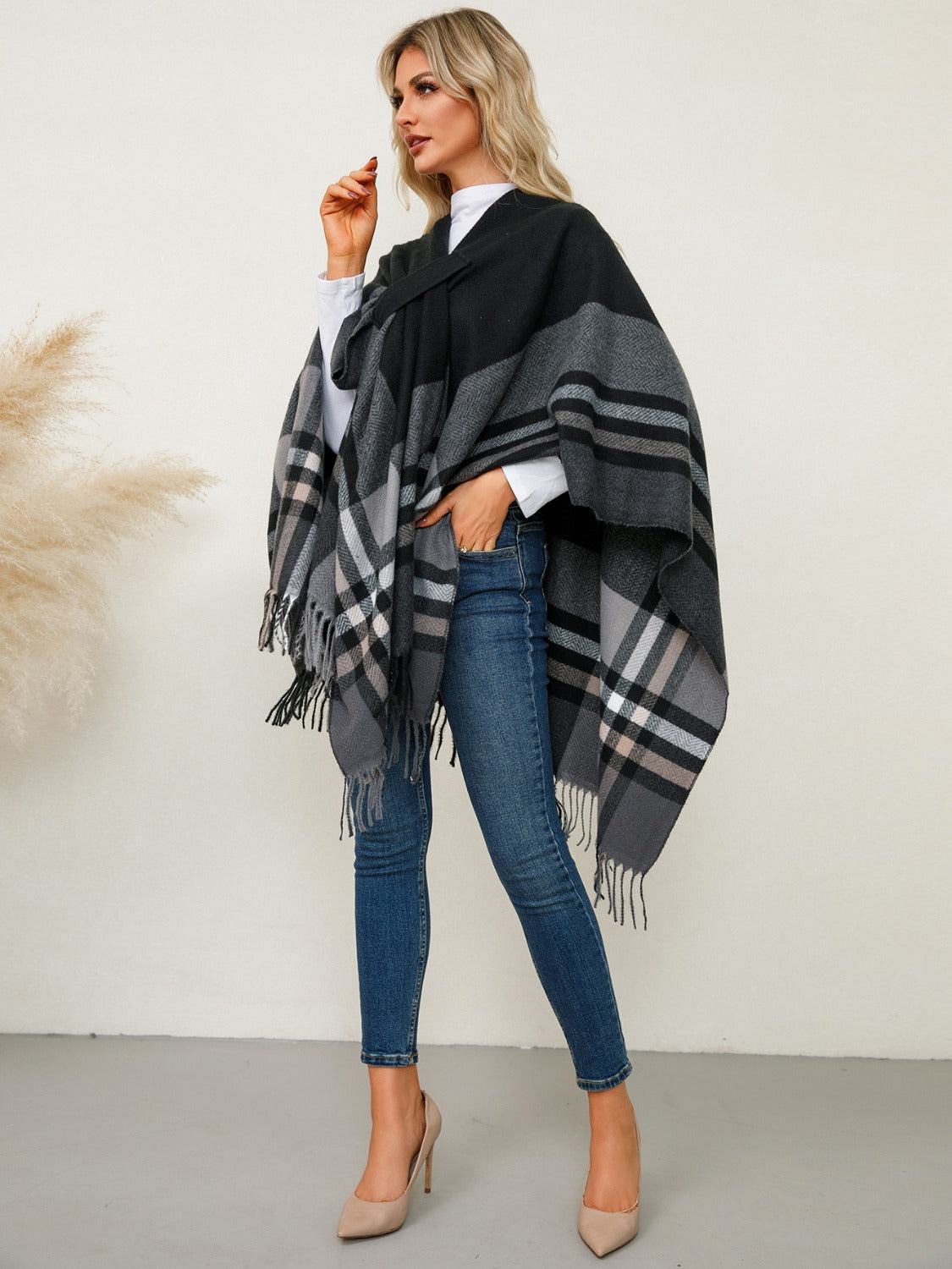 Outfit Flow - Fringe Contrast Plaid Poncho