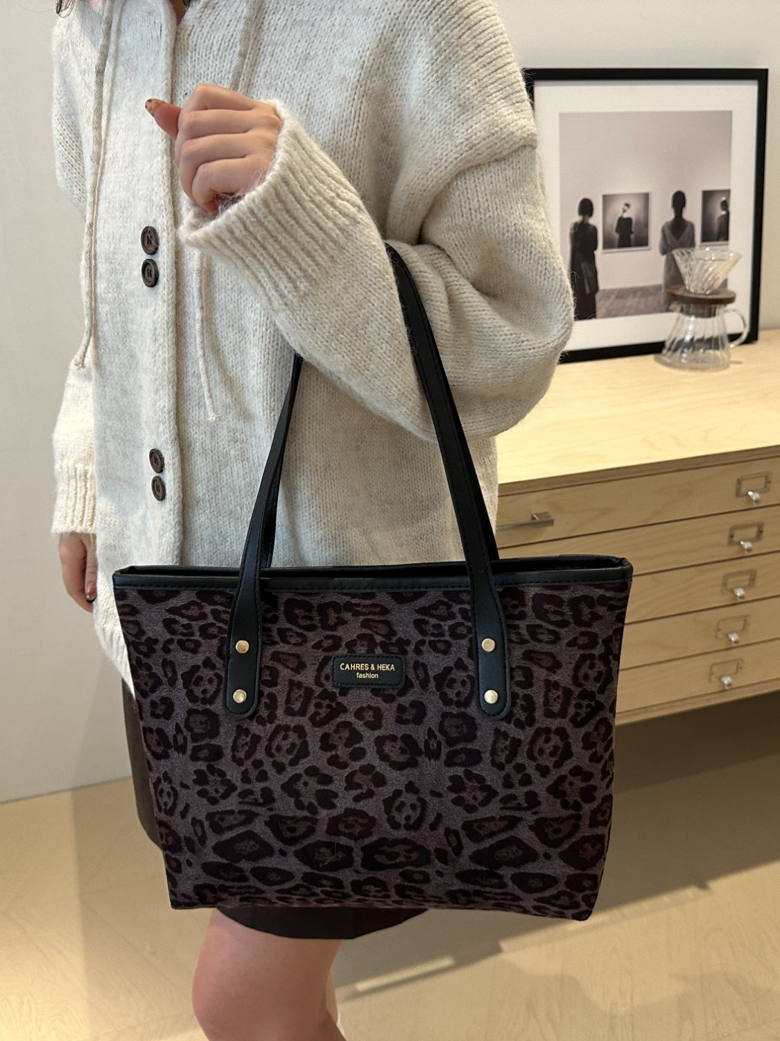 Outfit Flow - Leopard Polyester Tote Bag