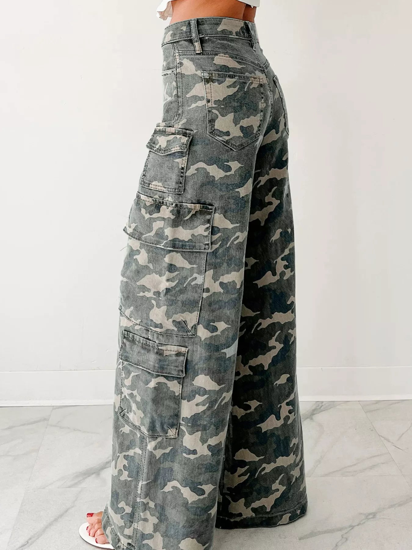 Camo Print Wide Leg Cargo Jeans OutfitFlow