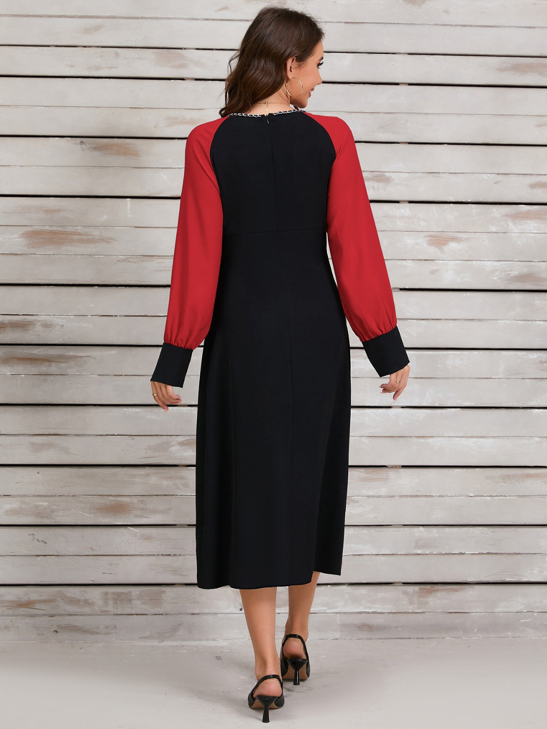 Outfit Flow - Ruched Contrast Long Sleeve Midi Dress