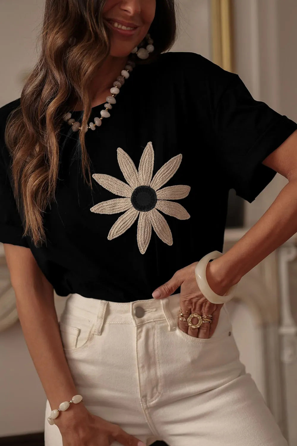 Casual Daisy Patch Round Neck T-Shirt Black OutfitFlow