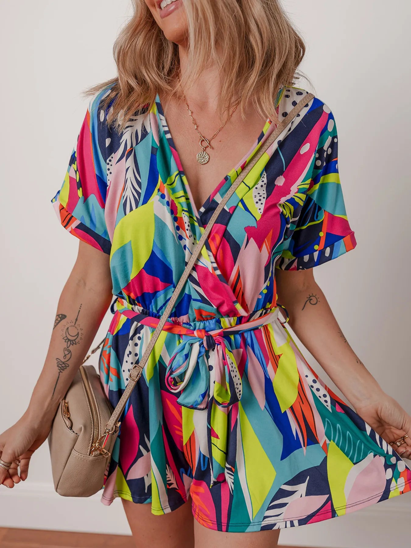 Multicolour Tropical Printed Surplice Neck Tie Waist Romper OutfitFlow