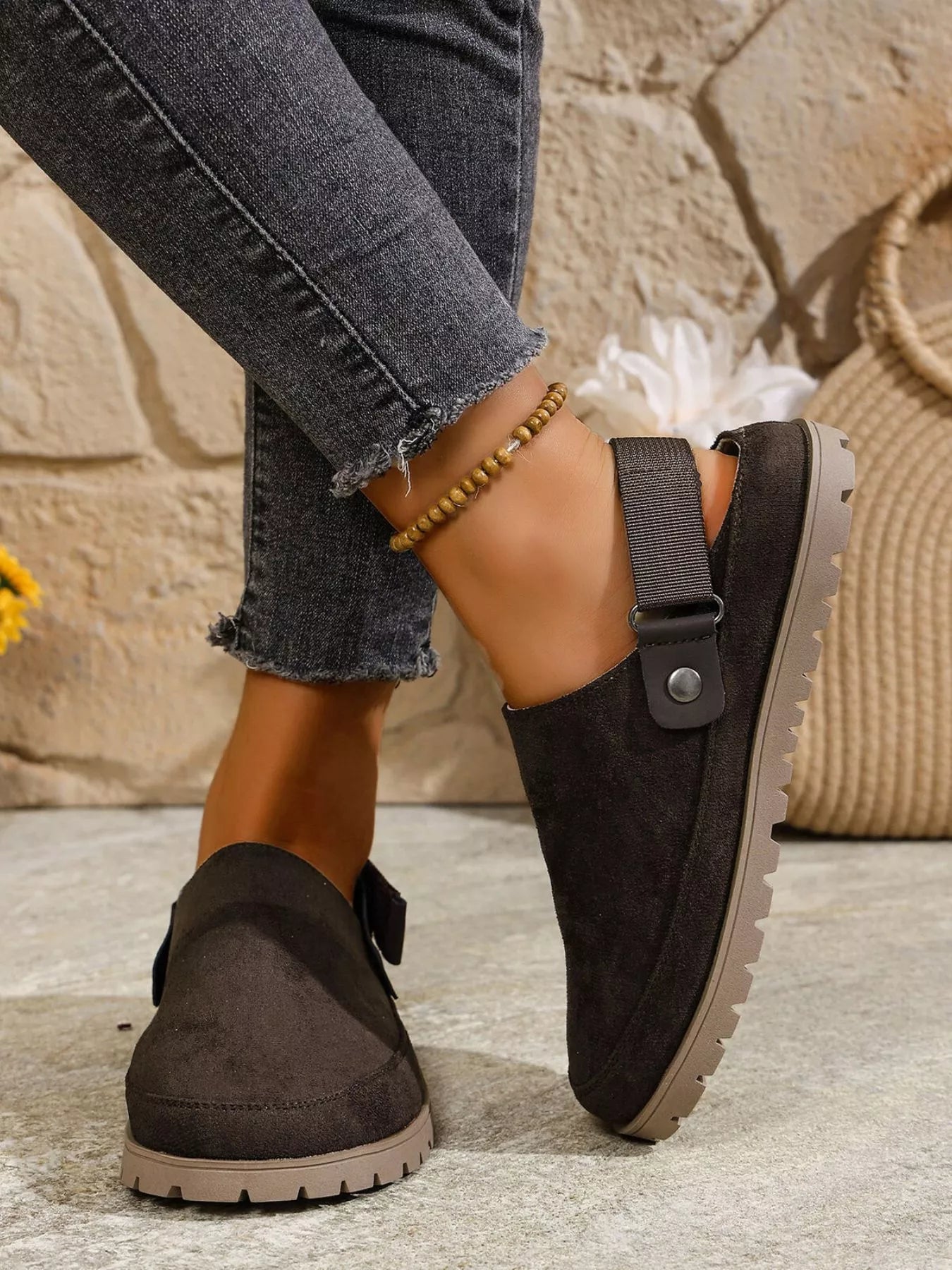 Round Toe Flats Slip-Ons OutfitFlow