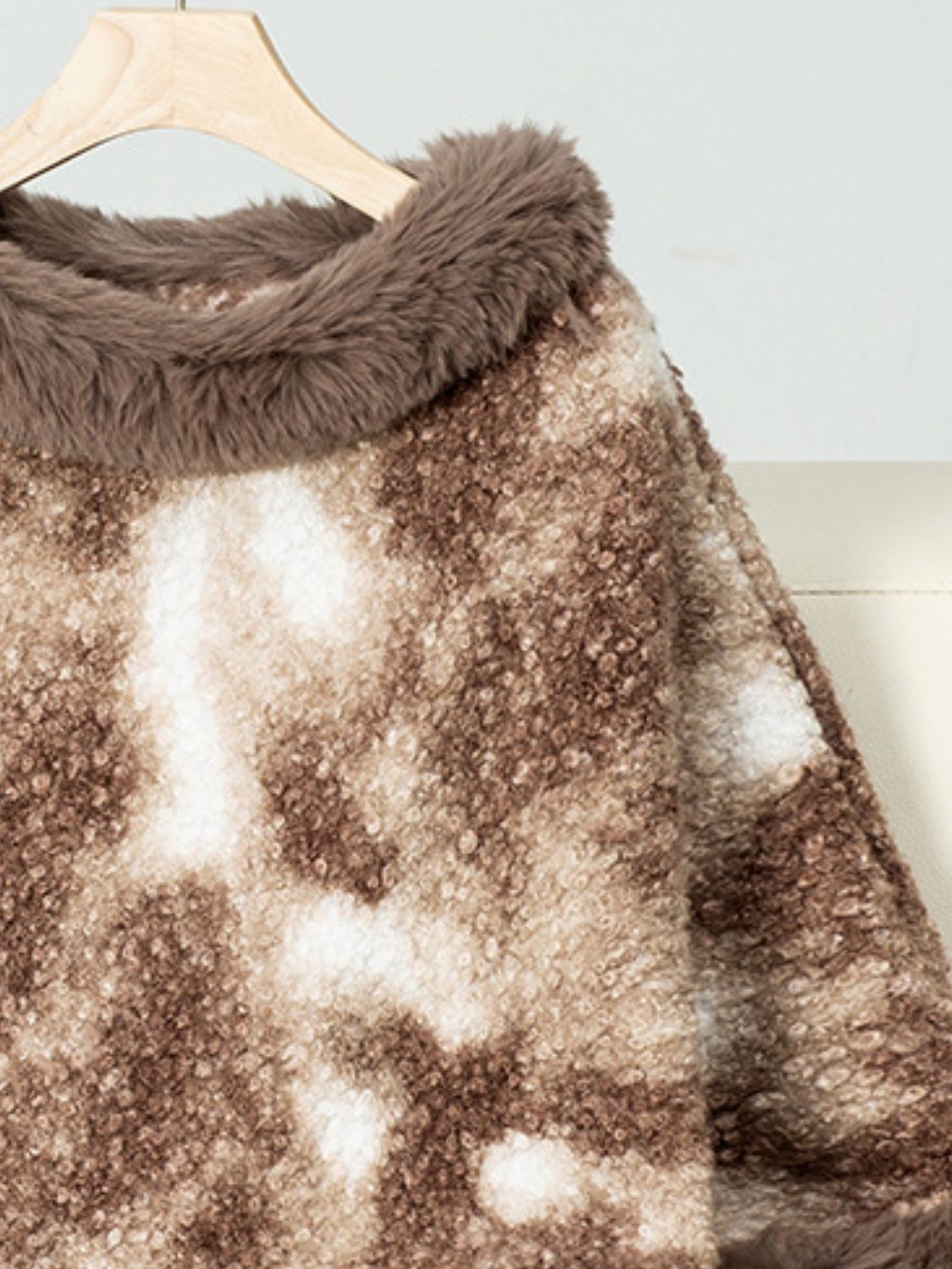 Outfit Flow - Furry Contrast Three-Quarter Poncho