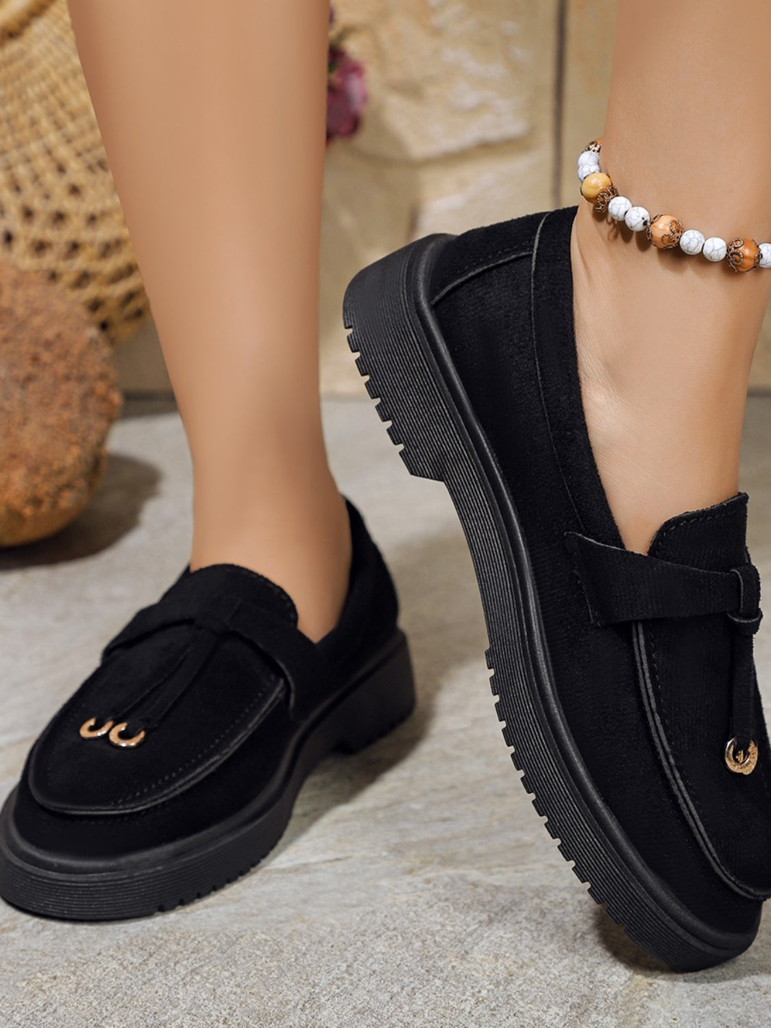 Outfit Flow - Round Toe Flat Slip-Ons