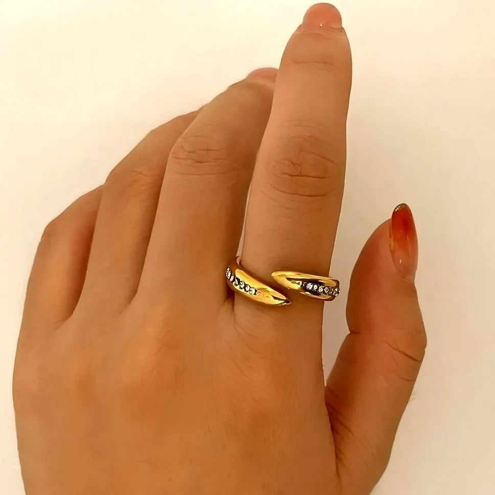 18K Gold-Plated Inlaid Rhinestone Twisted Ring Gold OutfitFlow