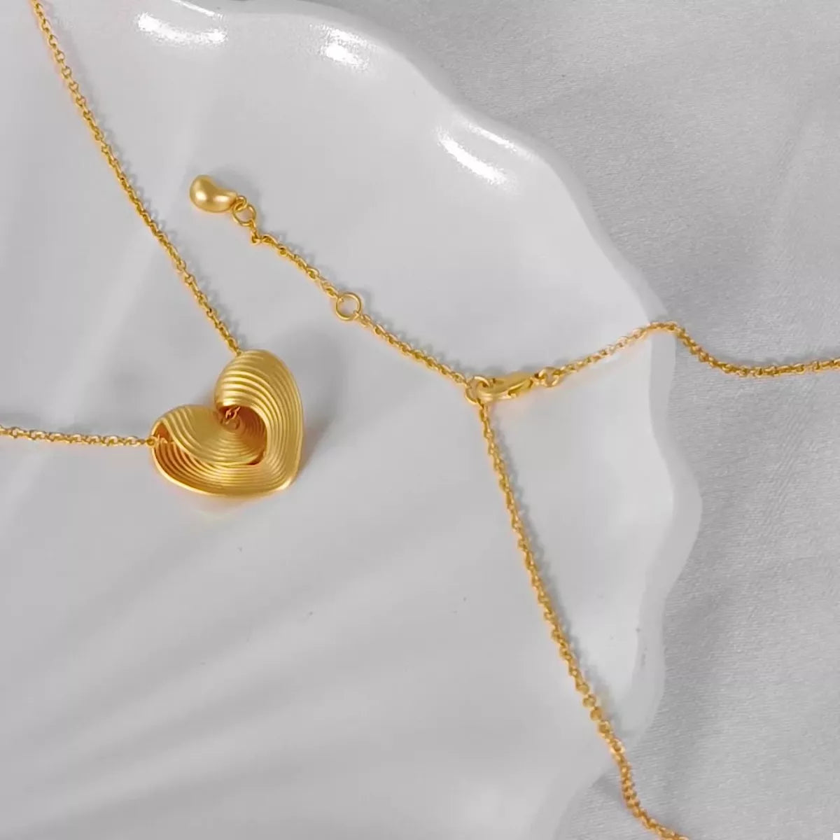 18K Gold-Plated Heart Pendant Necklace OutfitFlow