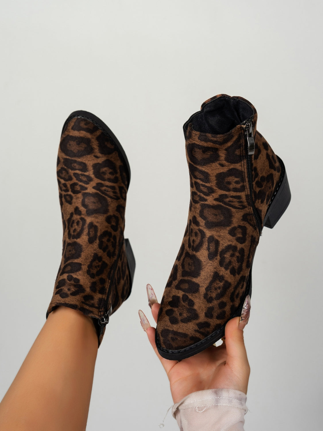 Outfit Flow - Leopard Point Toe Block Heel Boots