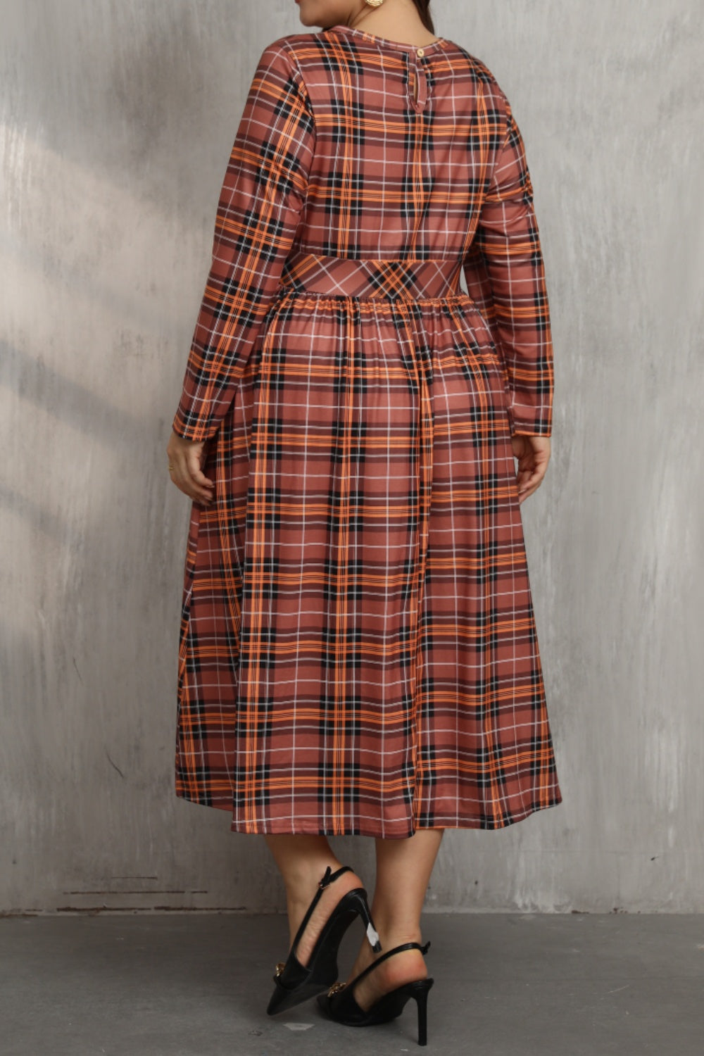 Outfit Flow - Plus Size Plaid Round Neck Long Sleeve Midi Dress