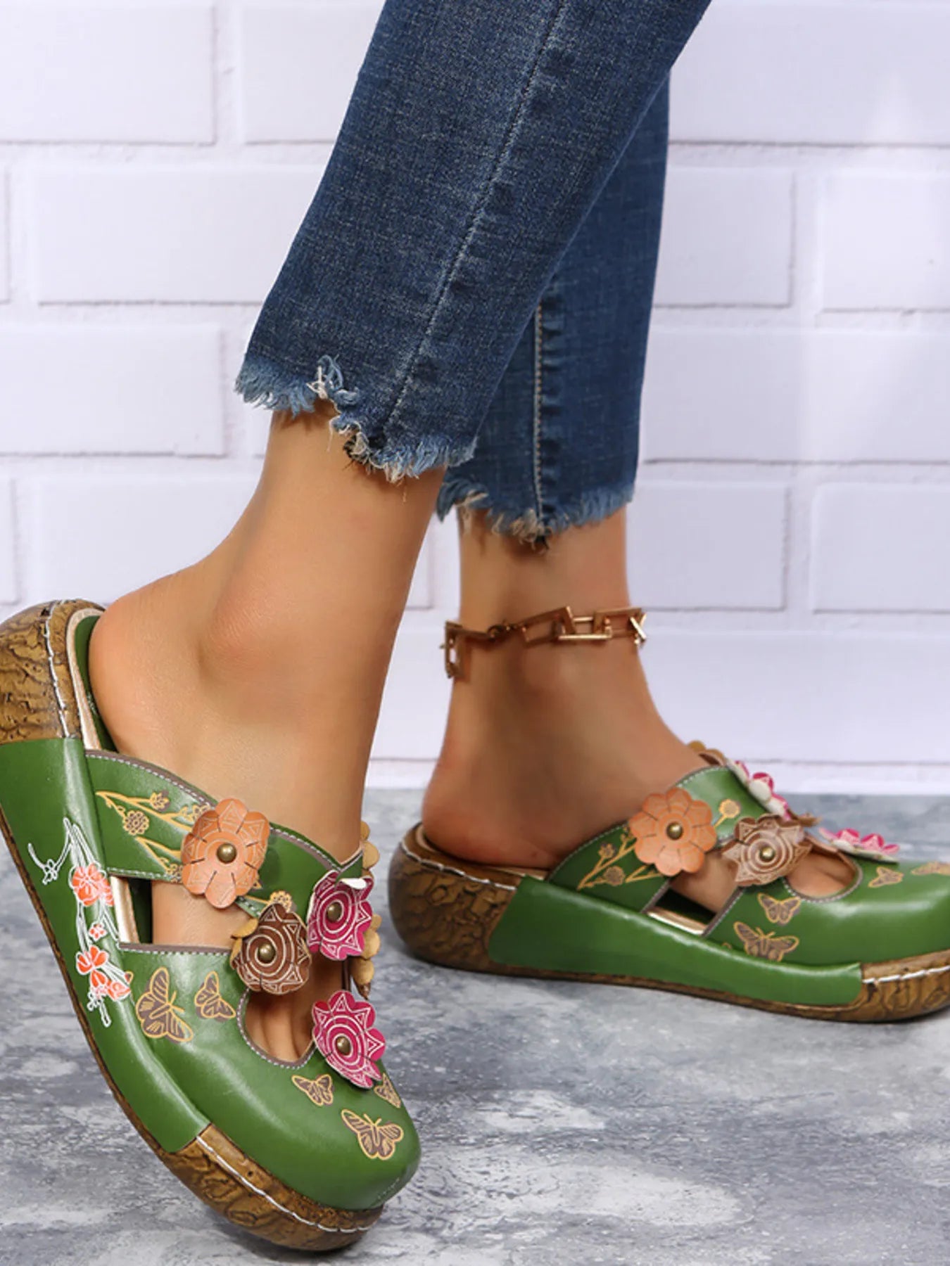 Floral Round Neck Sandals OutfitFlow