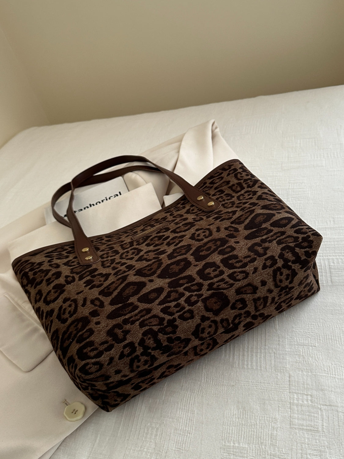 Outfit Flow - Leopard Polyester Tote Bag