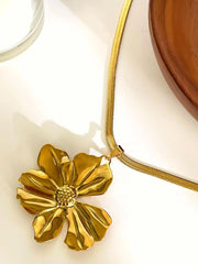 18K Gold-Plated Flower Pendant Snake Chain Necklace OutfitFlow