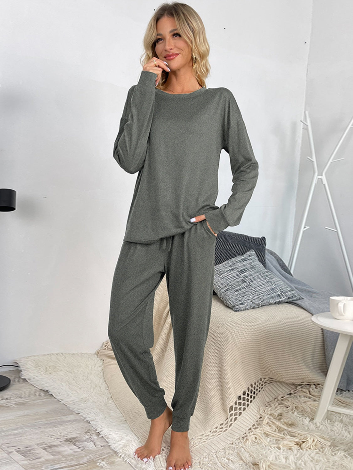 Outfit Flow - Shiny Round Neck Top and Drawstring Pants Lounge Set