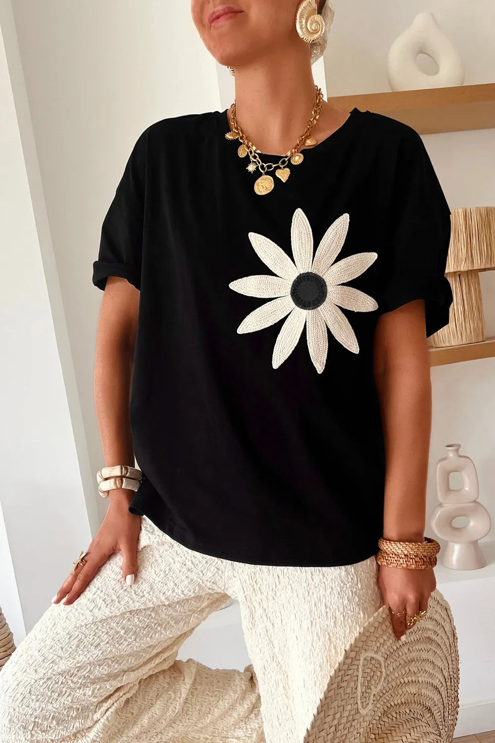 Casual Daisy Patch Round Neck T-Shirt OutfitFlow