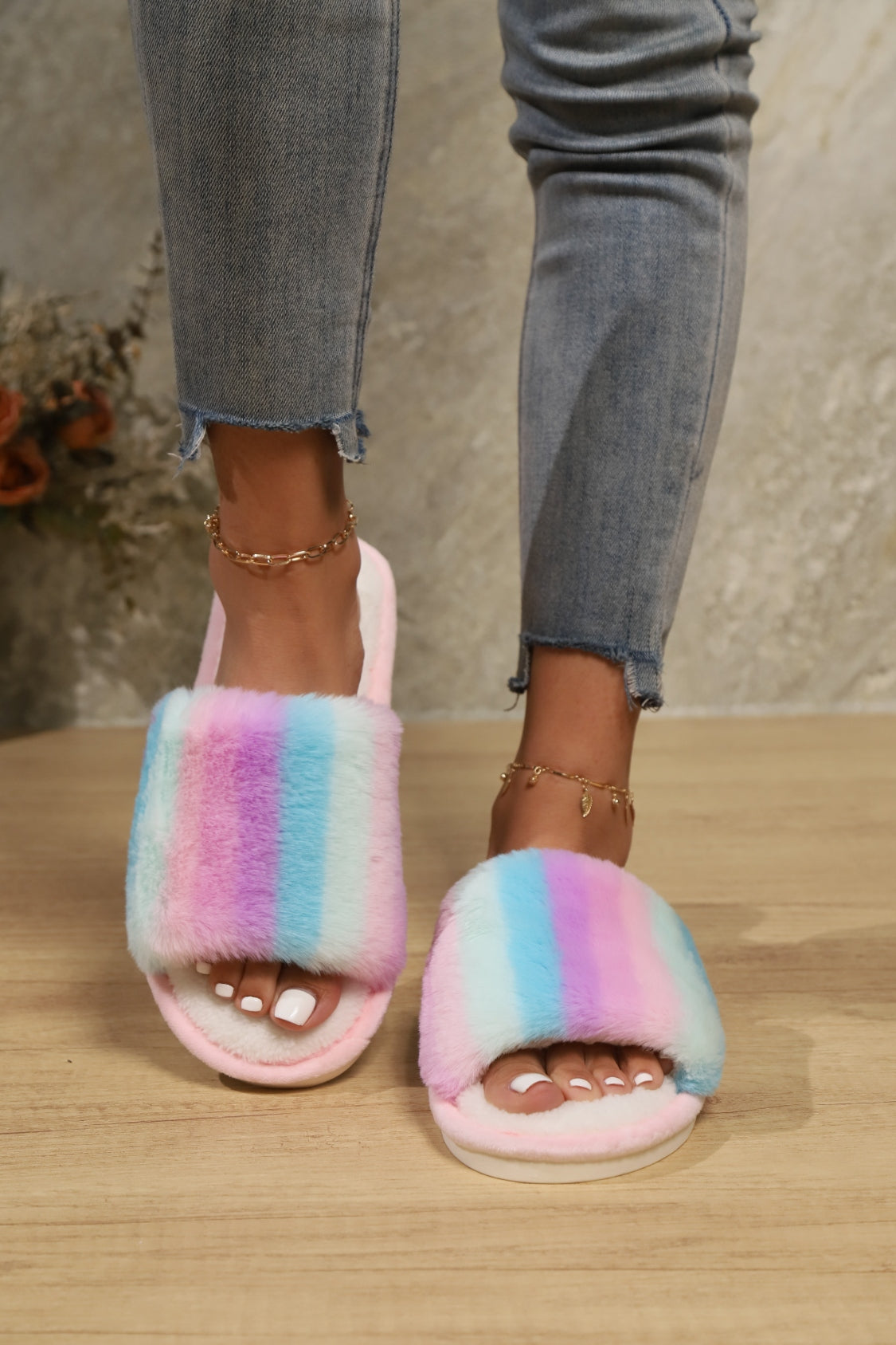 Outfit Flow - Color Block Open Toe Faux Fur PVC Slippers