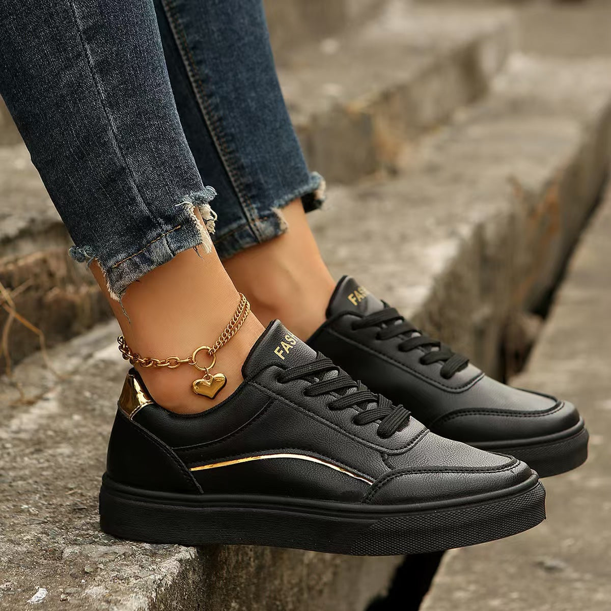 Outfit Flow - PU Leather Round Toe Flat Sneakers