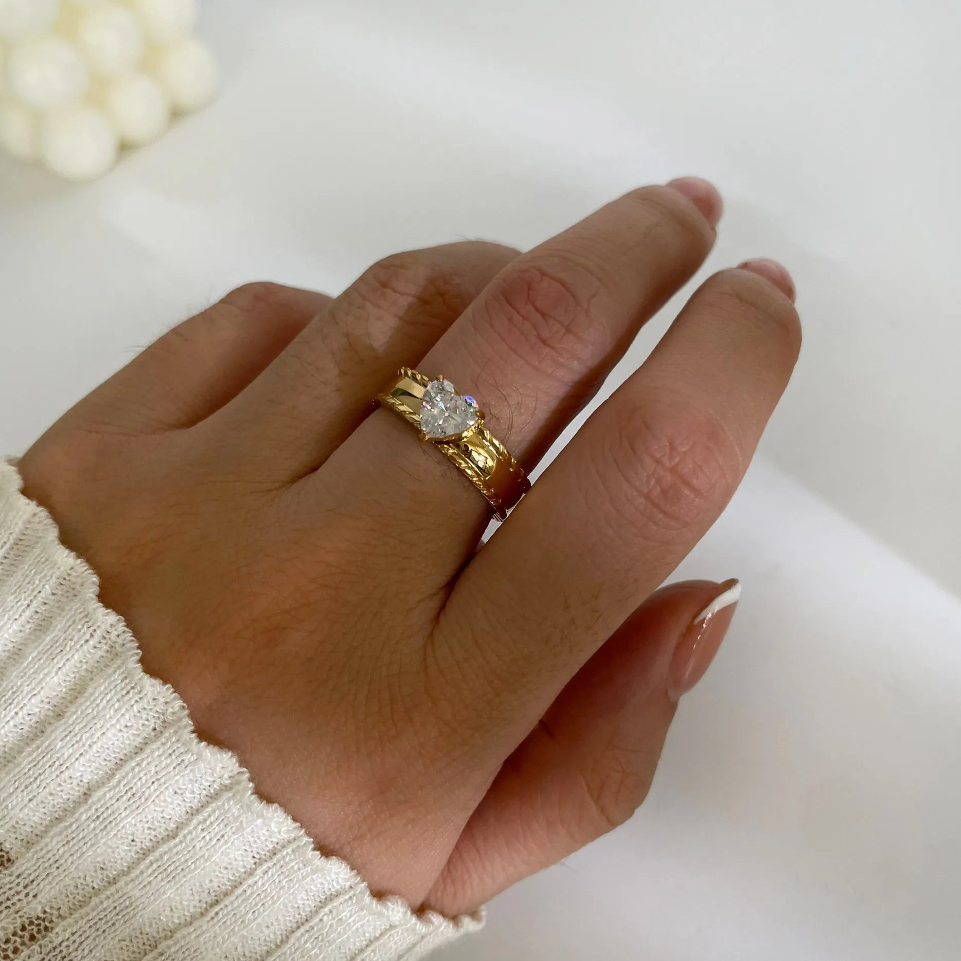 18K Gold-Plated Heart Zircon Ring Gold OutfitFlow