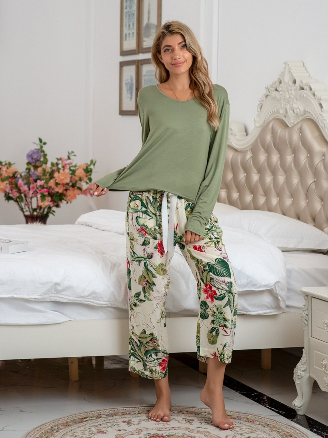 Outfit Flow - Round Neck Top and Printed Pants Lounge Set