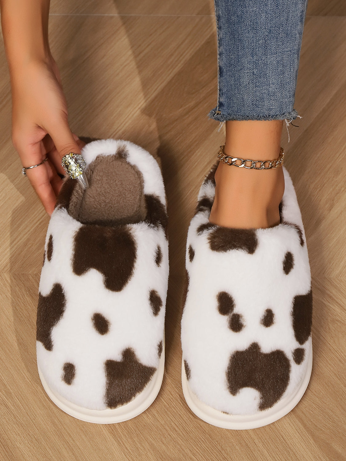 Outfit Flow - Animal Print Faux Fur Slippers