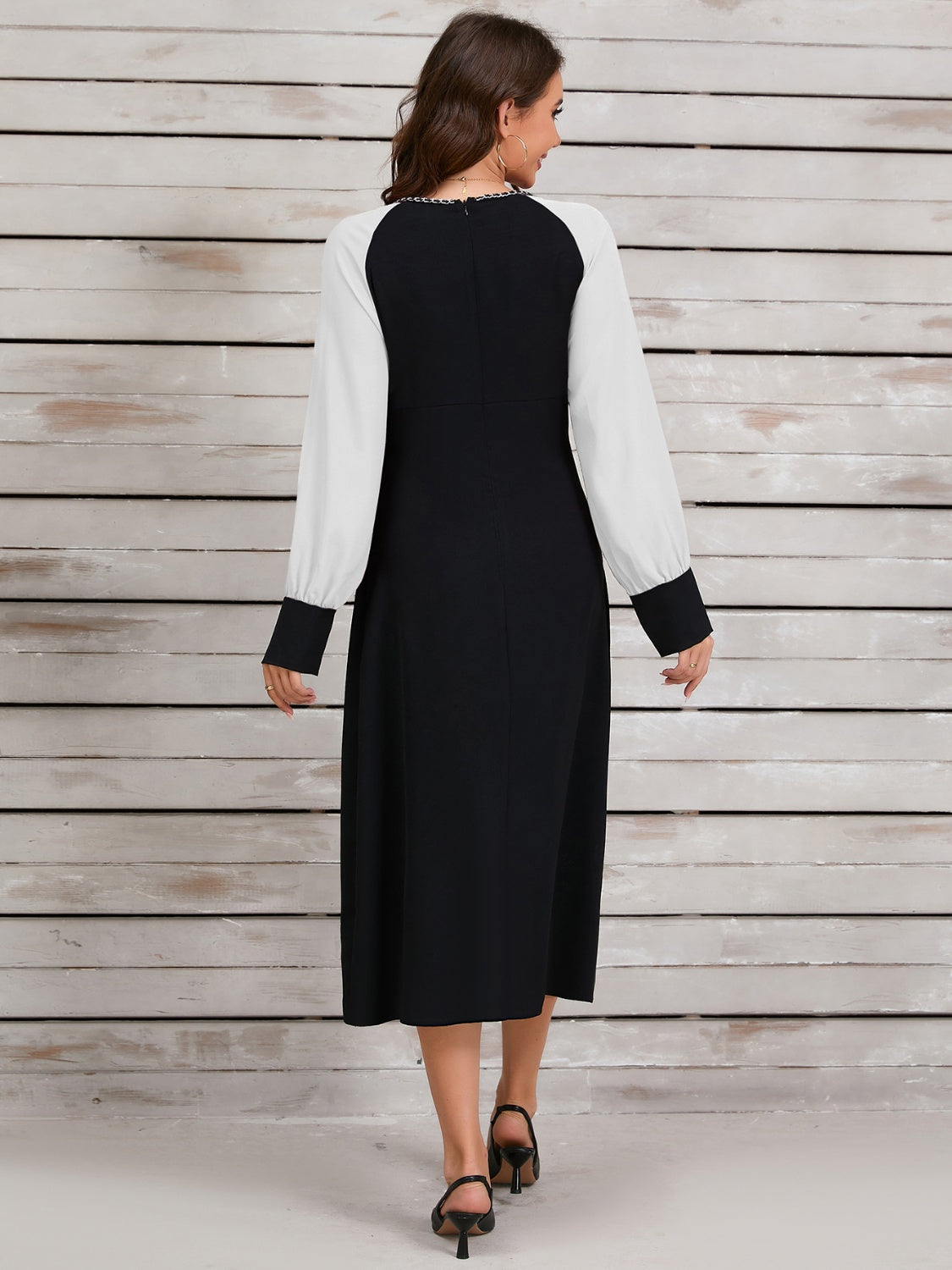 Outfit Flow - Ruched Contrast Long Sleeve Midi Dress