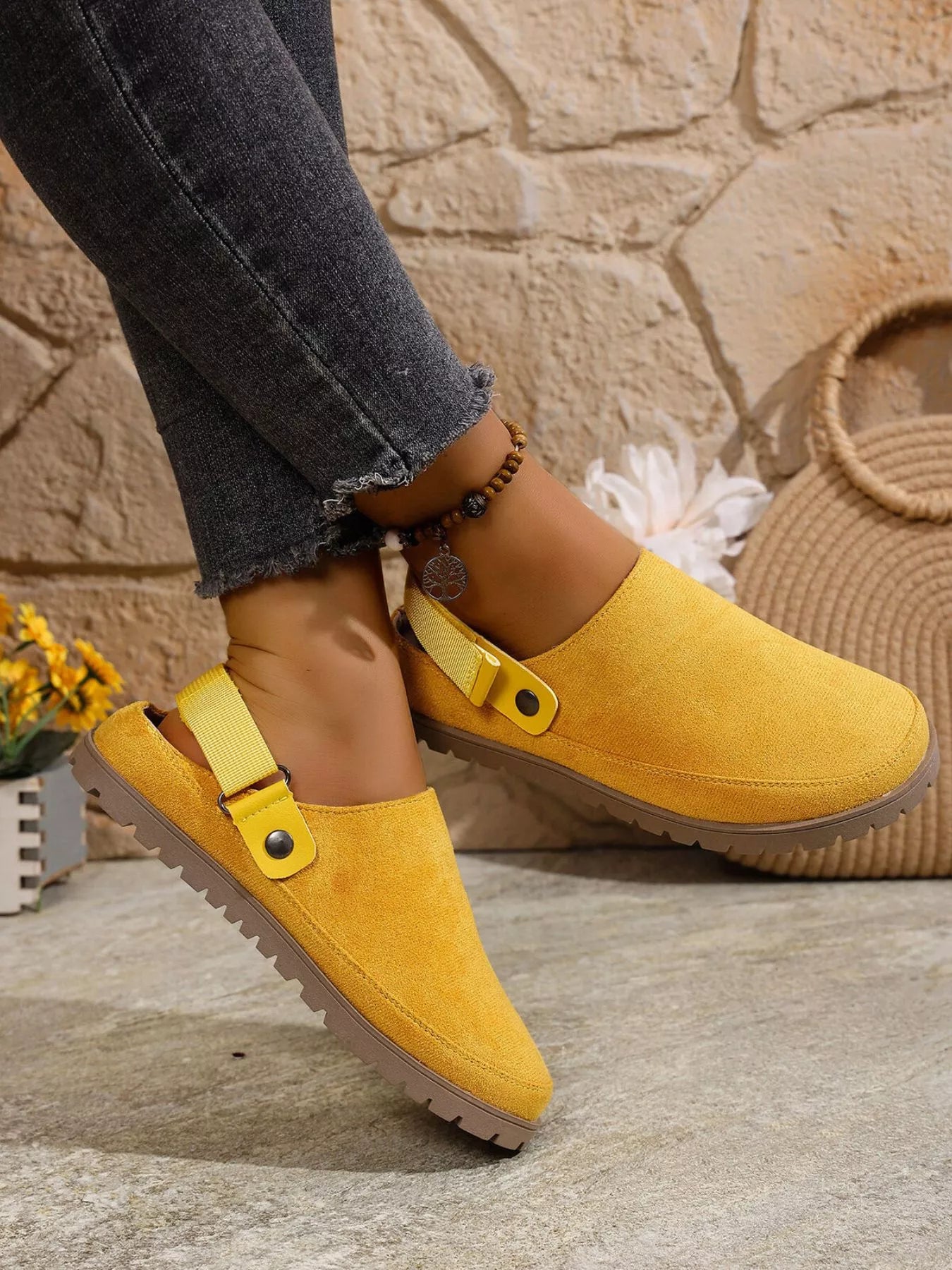 Round Toe Flats Slip-Ons OutfitFlow