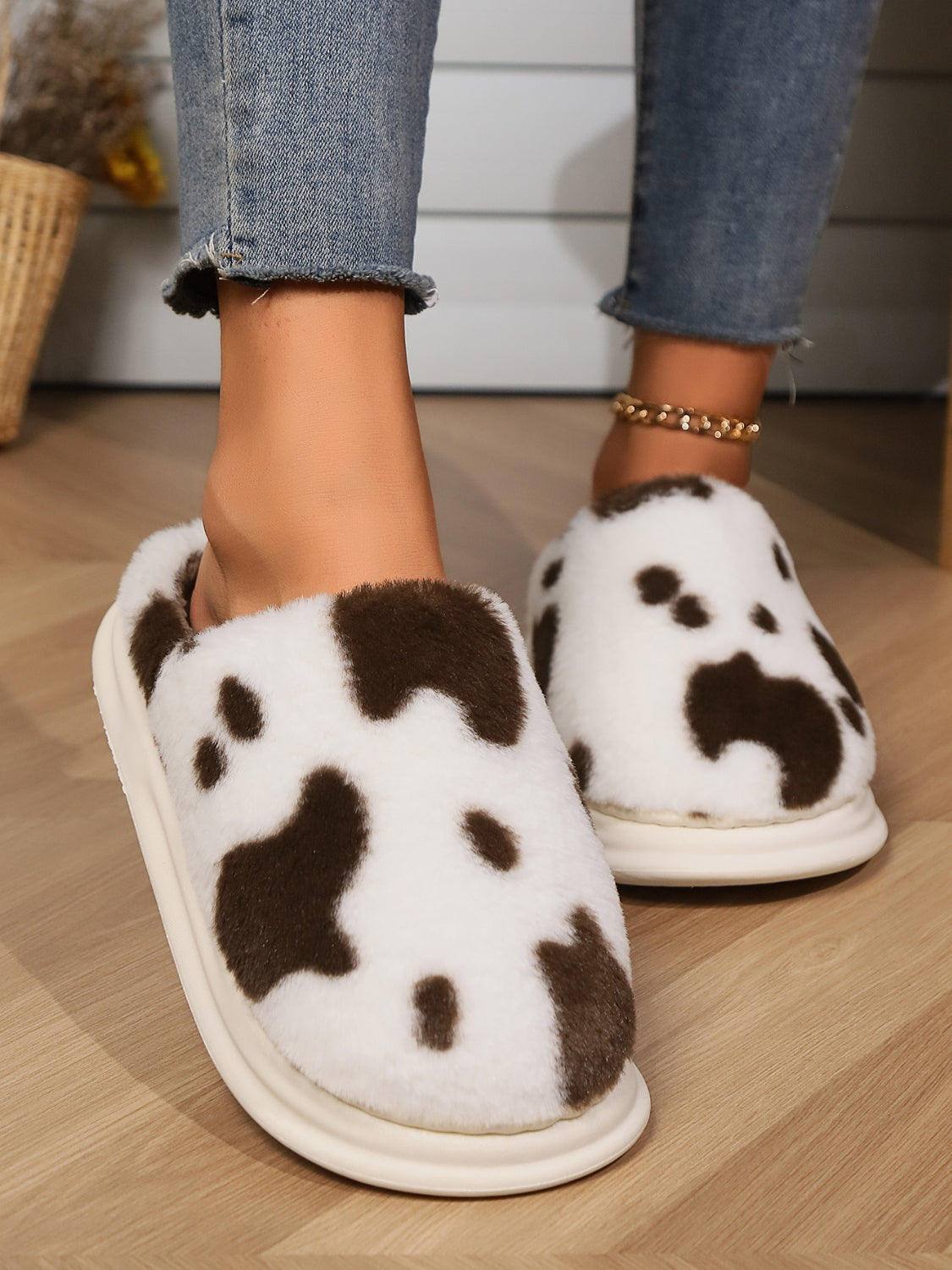 Outfit Flow - Animal Print Faux Fur Slippers