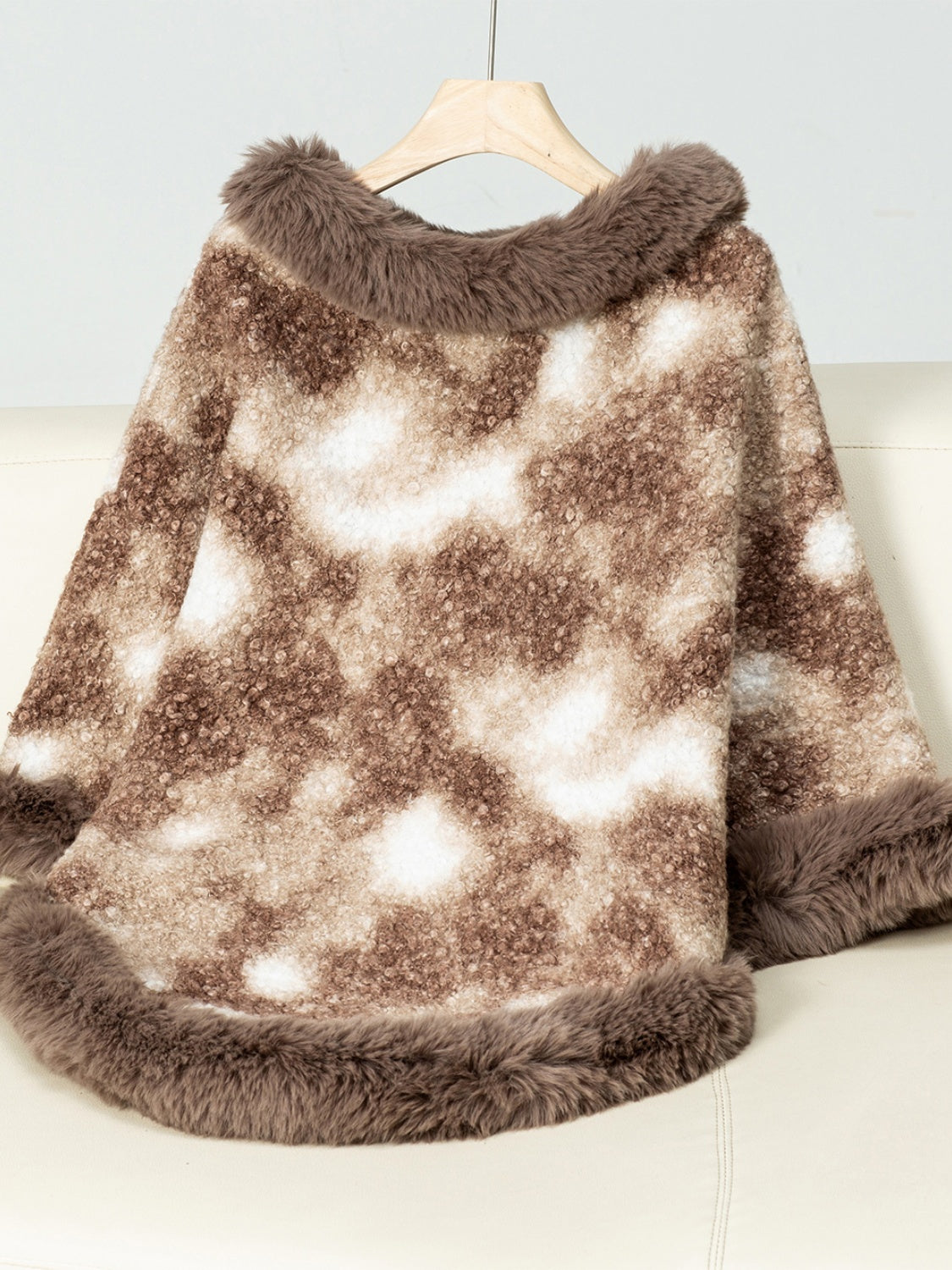 Outfit Flow - Furry Contrast Three-Quarter Poncho