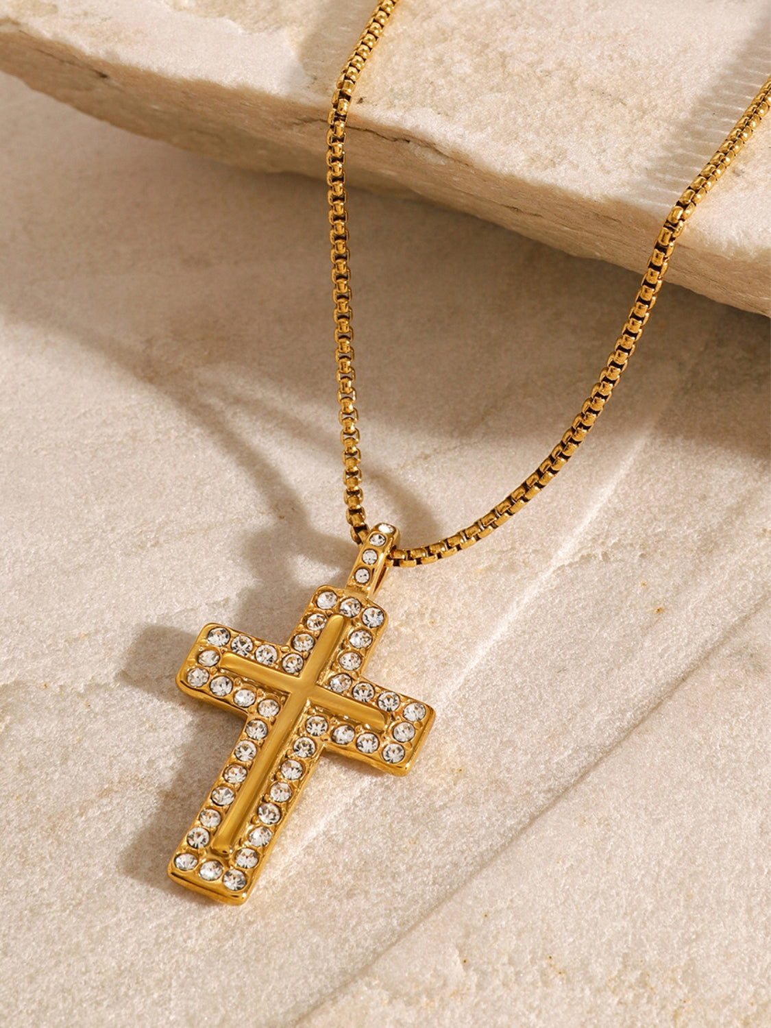 Outfit Flow - 18K Gold-Plated Inlaid Zircon Cross Necklace