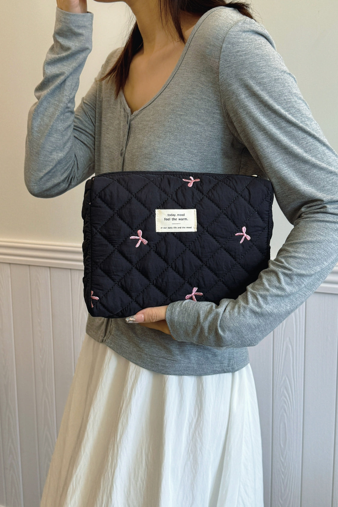 Outfit Flow - Bow Embroidered Quilted Storage Bag