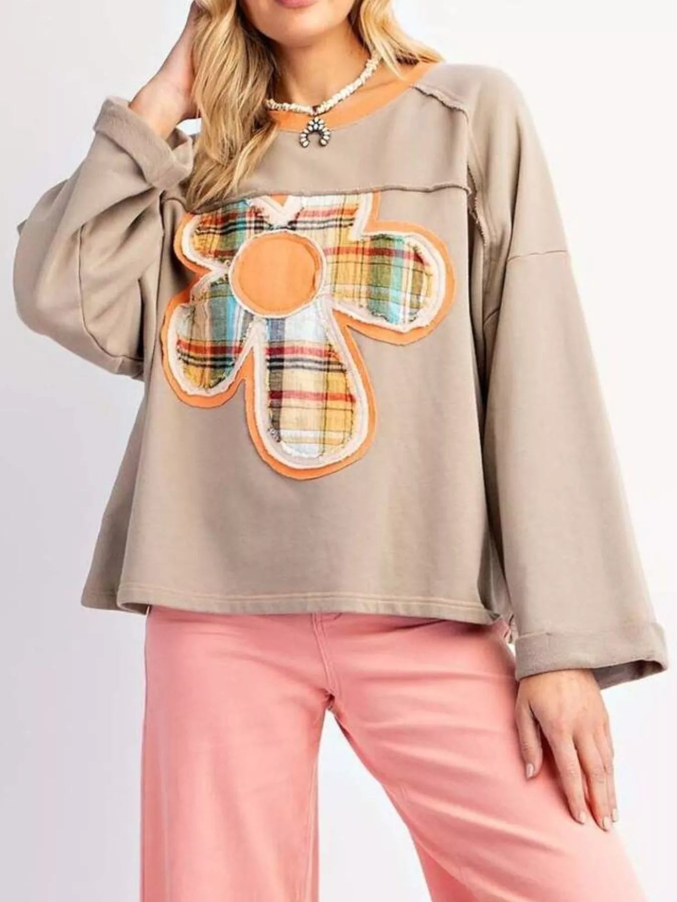 Plaid Flower Patched Round Neck T-Shirt Grey OutfitFlow