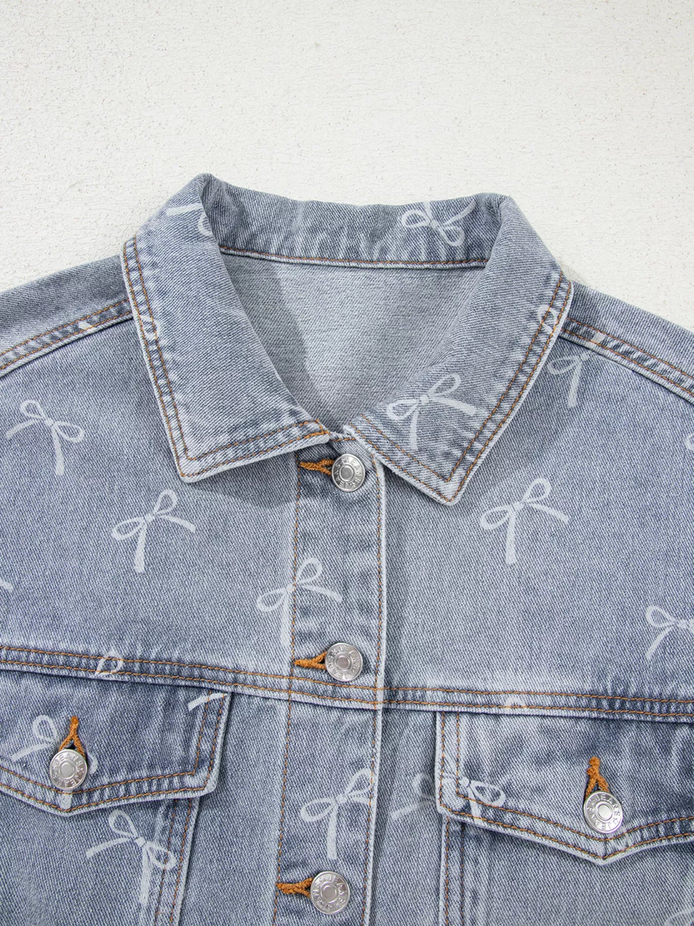 Bow Knot Print Light Wash Raw Hem Denim Jacket OutfitFlow