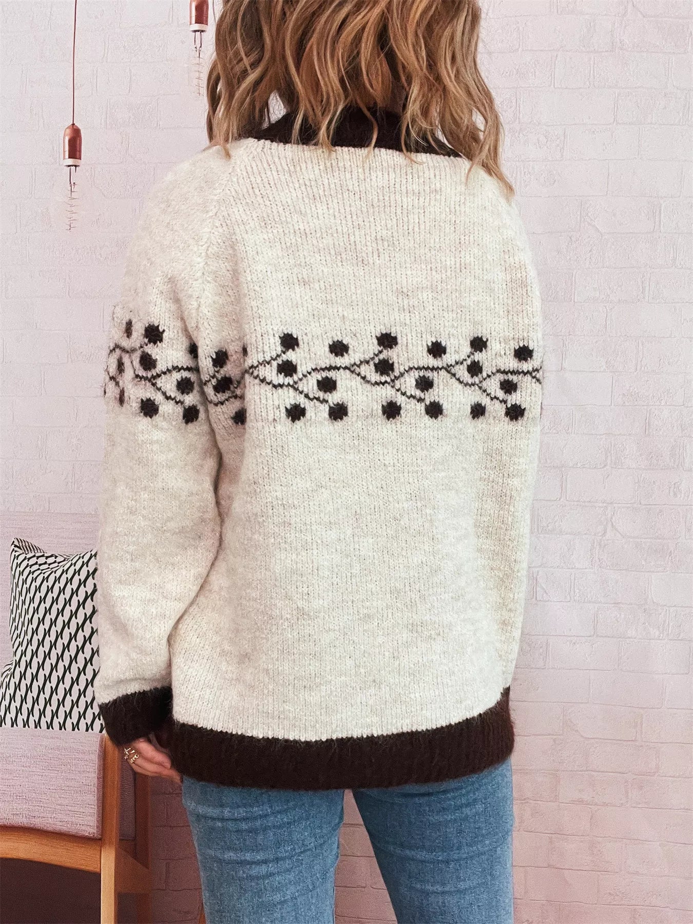 Contrast Hem Round Neck Sweater OutfitFlow