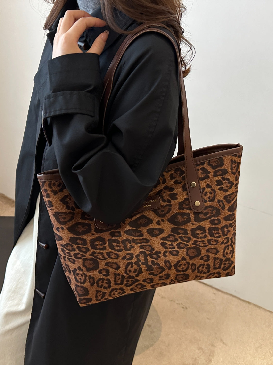 Outfit Flow - Leopard Polyester Tote Bag