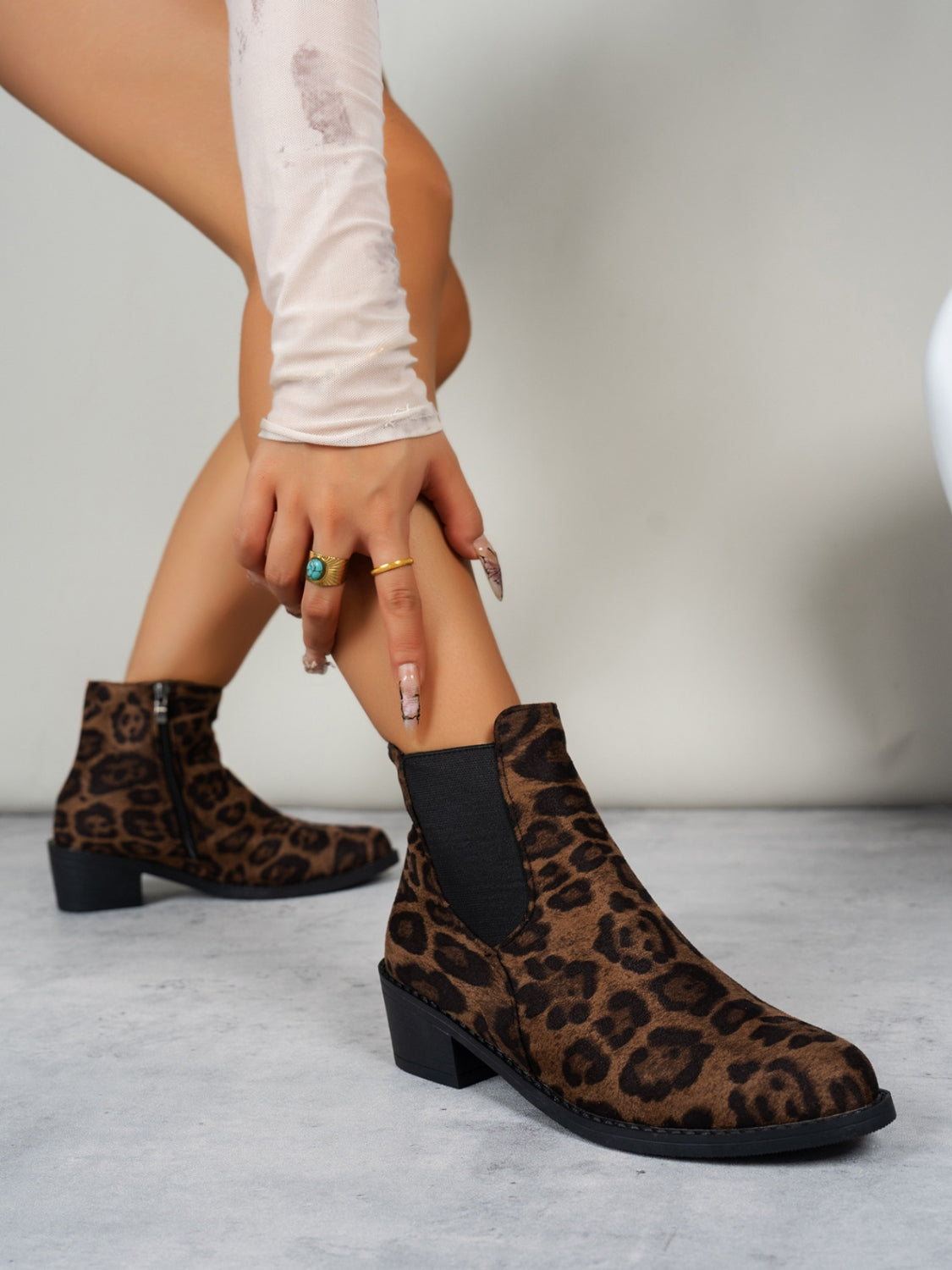 Outfit Flow - Leopard Point Toe Block Heel Boots