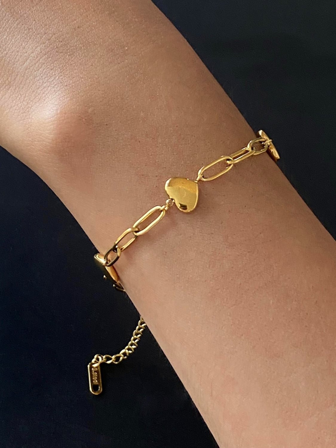 Outfit Flow - 18K Gold-Plated Stainless Steel Heart Bracelet