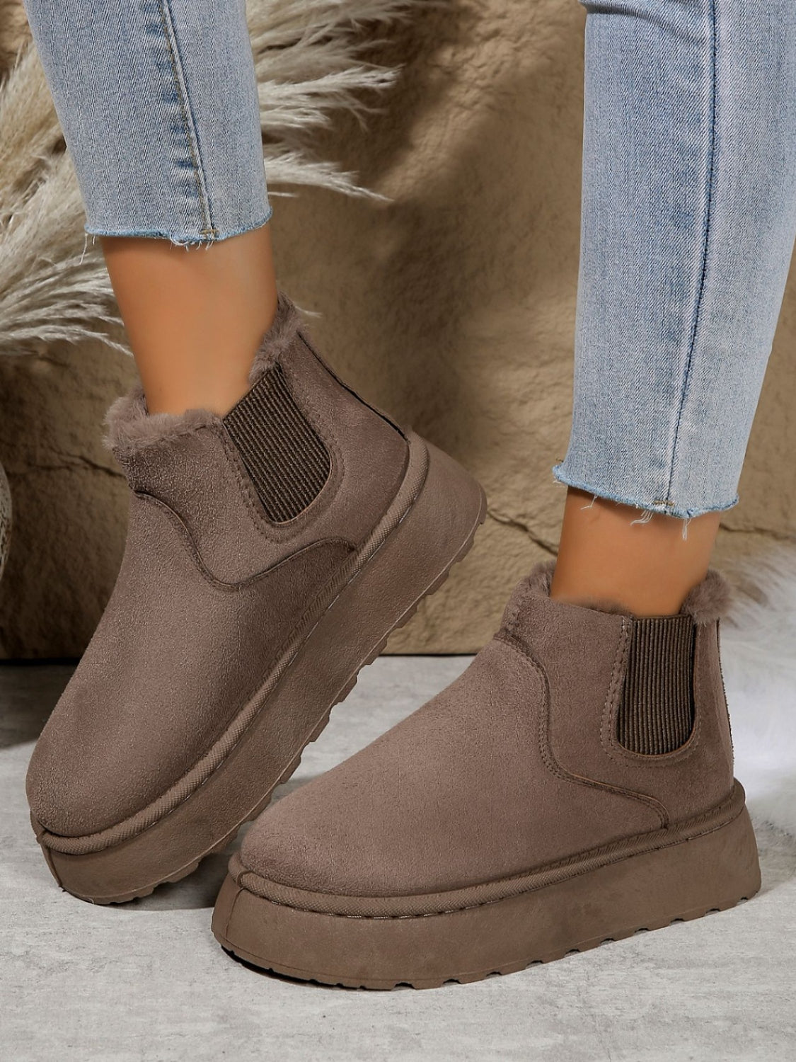 Outfit Flow - Suede Round Toe Platform Boots