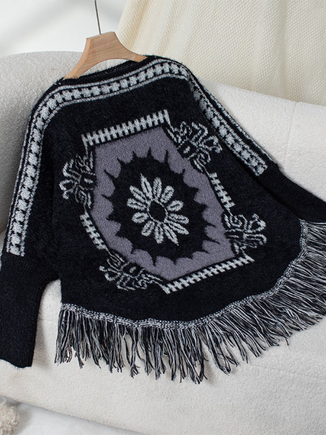 Outfit Flow - Fringe Geometric Long Sleeve Poncho