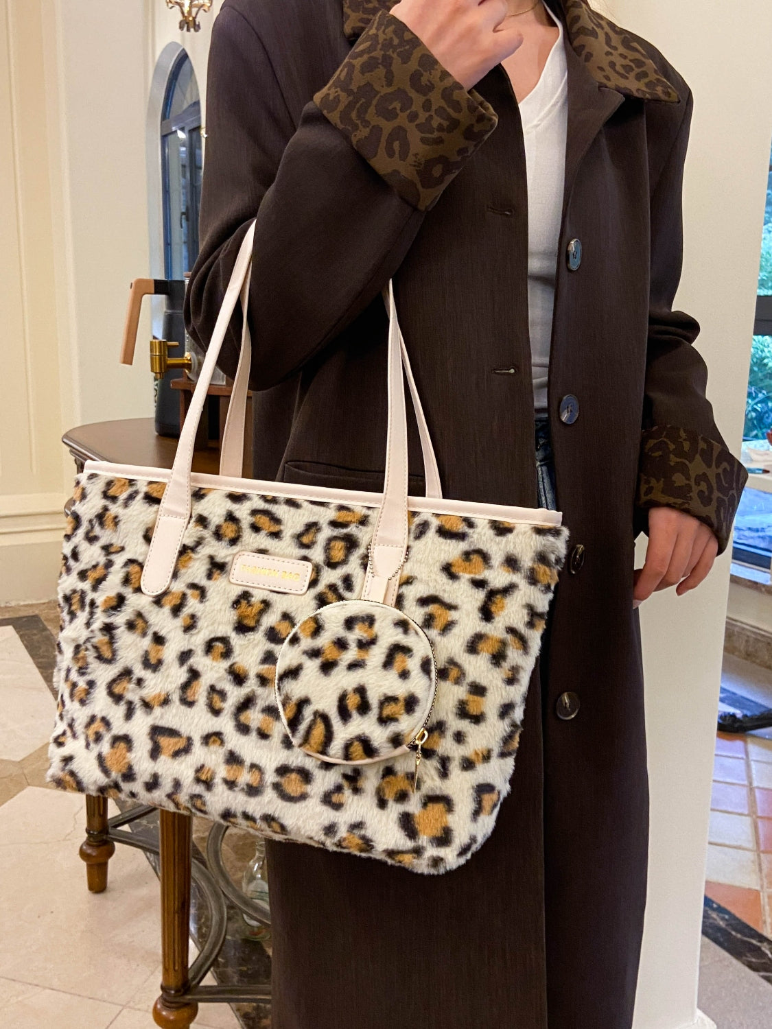 Outfit Flow - Leopard Faux Fur Tote Bag with Coin Purse