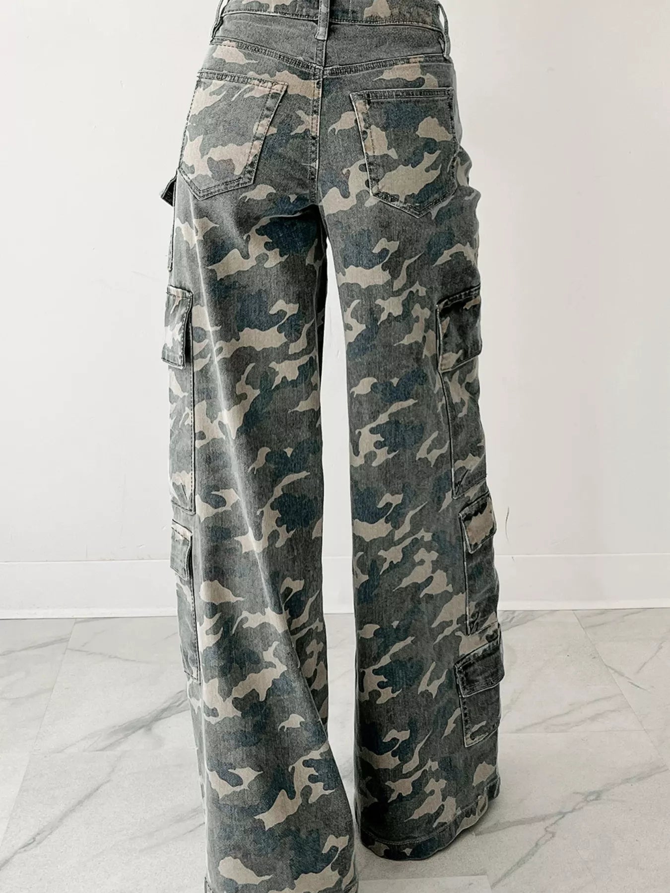 Camo Print Wide Leg Cargo Jeans OutfitFlow