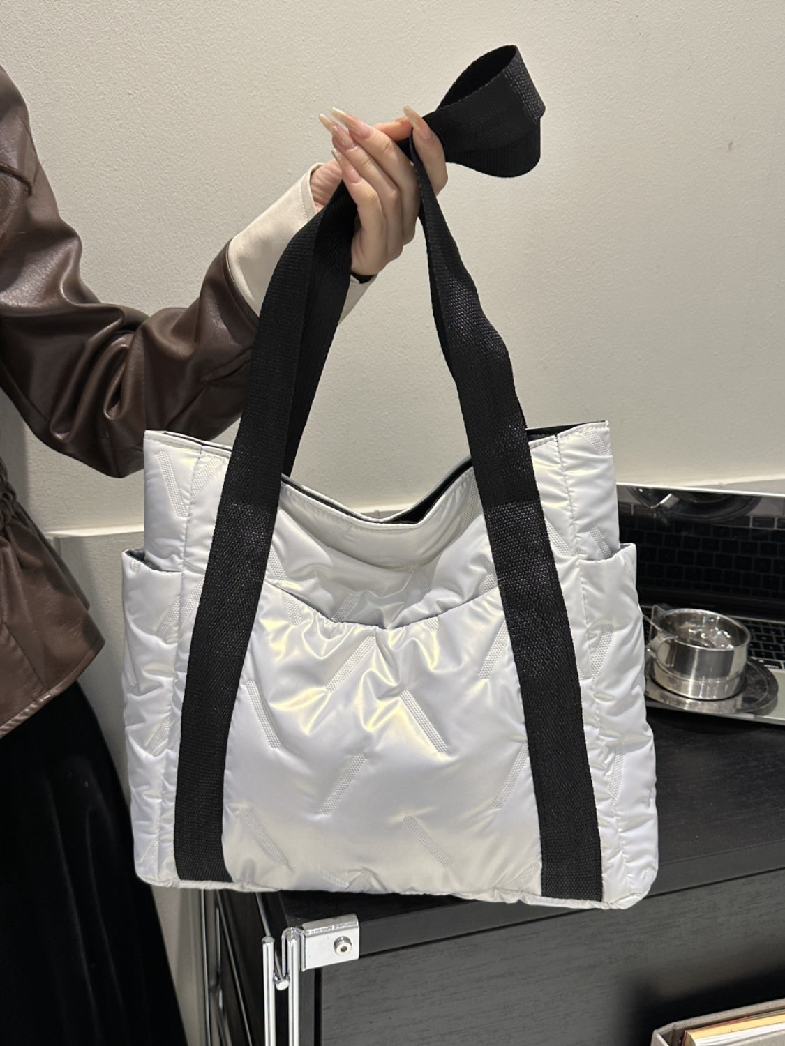 Outfit Flow - Solid Color Tote Bag with Side Pockets