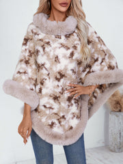 Outfit Flow - Furry Contrast Three-Quarter Poncho